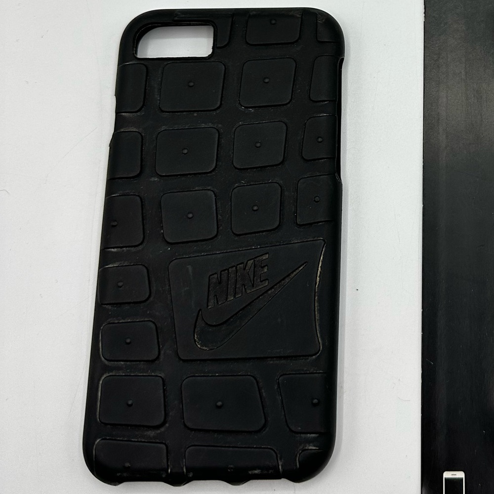 Nike Roshe iPhone 7/8 Case Black 
100% Authentic